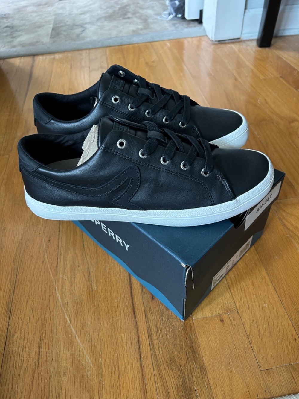 Sperry Women’s  Black Leather Low-Top Sneakers with White Sole size 9